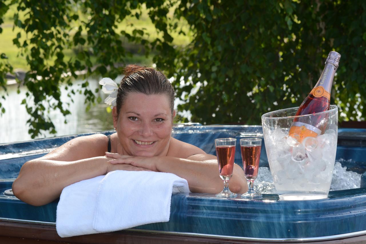Revontuli Resort Rooms Hankasalmi Kültér fotó